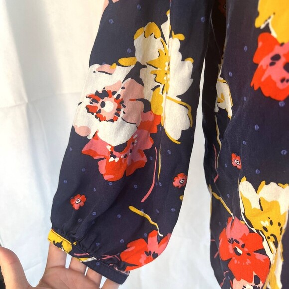 Old Navy Dark Blue Bold Floral Pleated Lace Bodice Peasant Blouse Size Medium - Picture 4 of 9